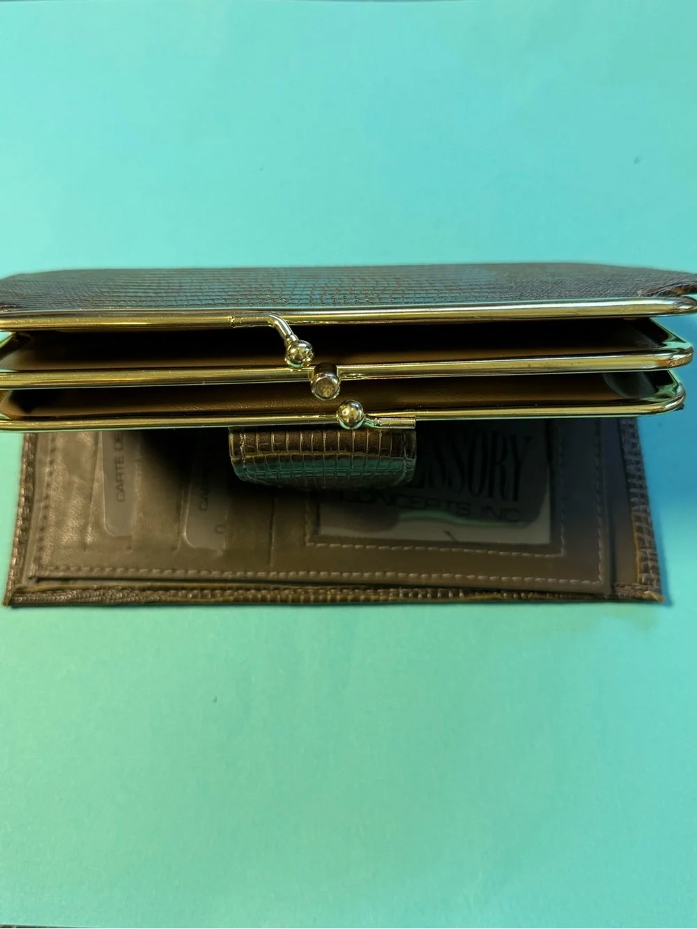 Vintage 90’s Accessory Concepts Brown Croc Embossed Leather Clutch Wallet